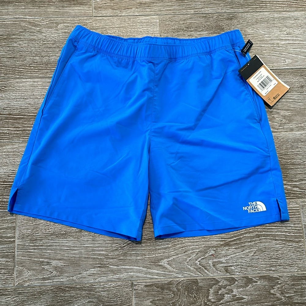 NWT The North Face Athletic Shorts - size M 🔵